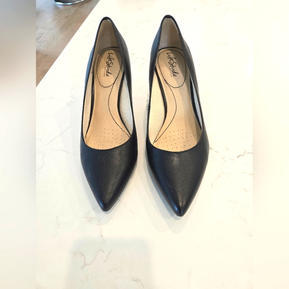 Black life stride pumps